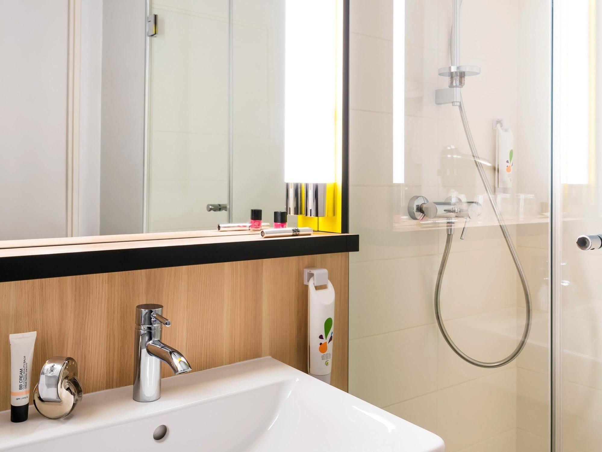 ibis Styles Guyancourt Versailles Extérieur photo